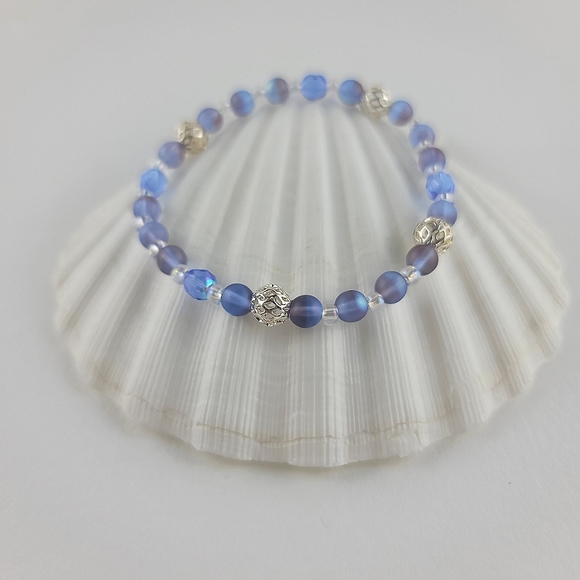 Handmade dainty braclet - Picture 1 of 2